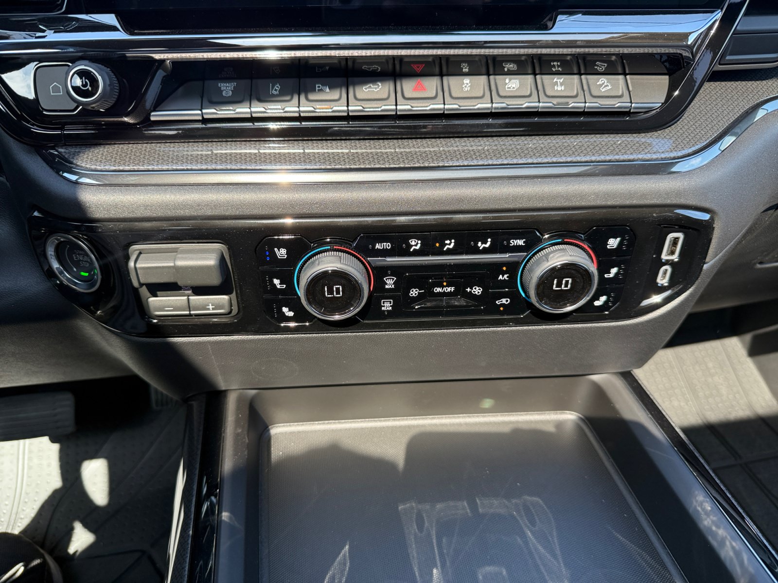 New 2026 Chevrolet Silverado 2500 ZR2 AWD/4WD image 13