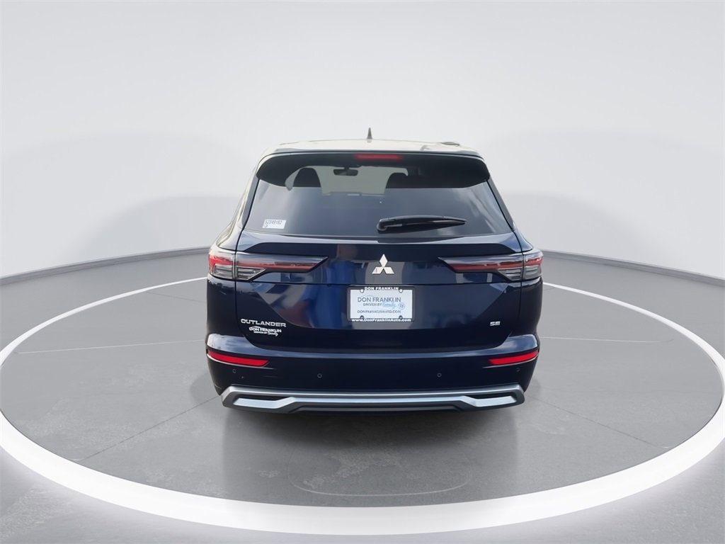 New 2025 Mitsubishi Outlander SE image 7