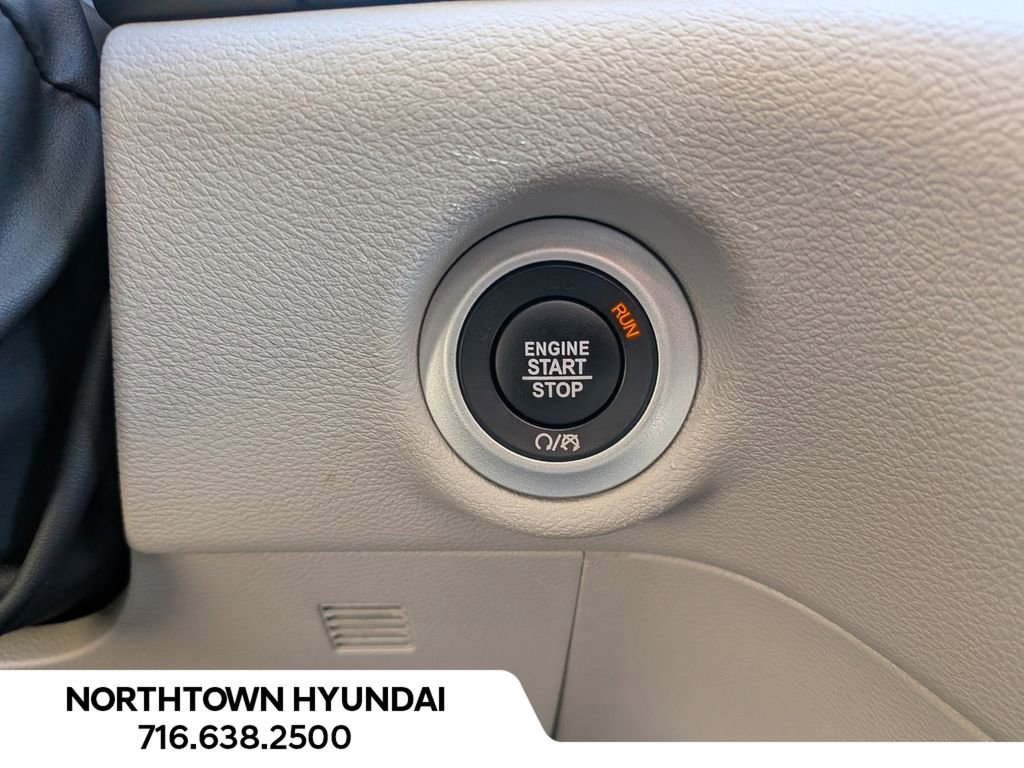 Used 2024 Chrysler Pacifica Touring-L image 22