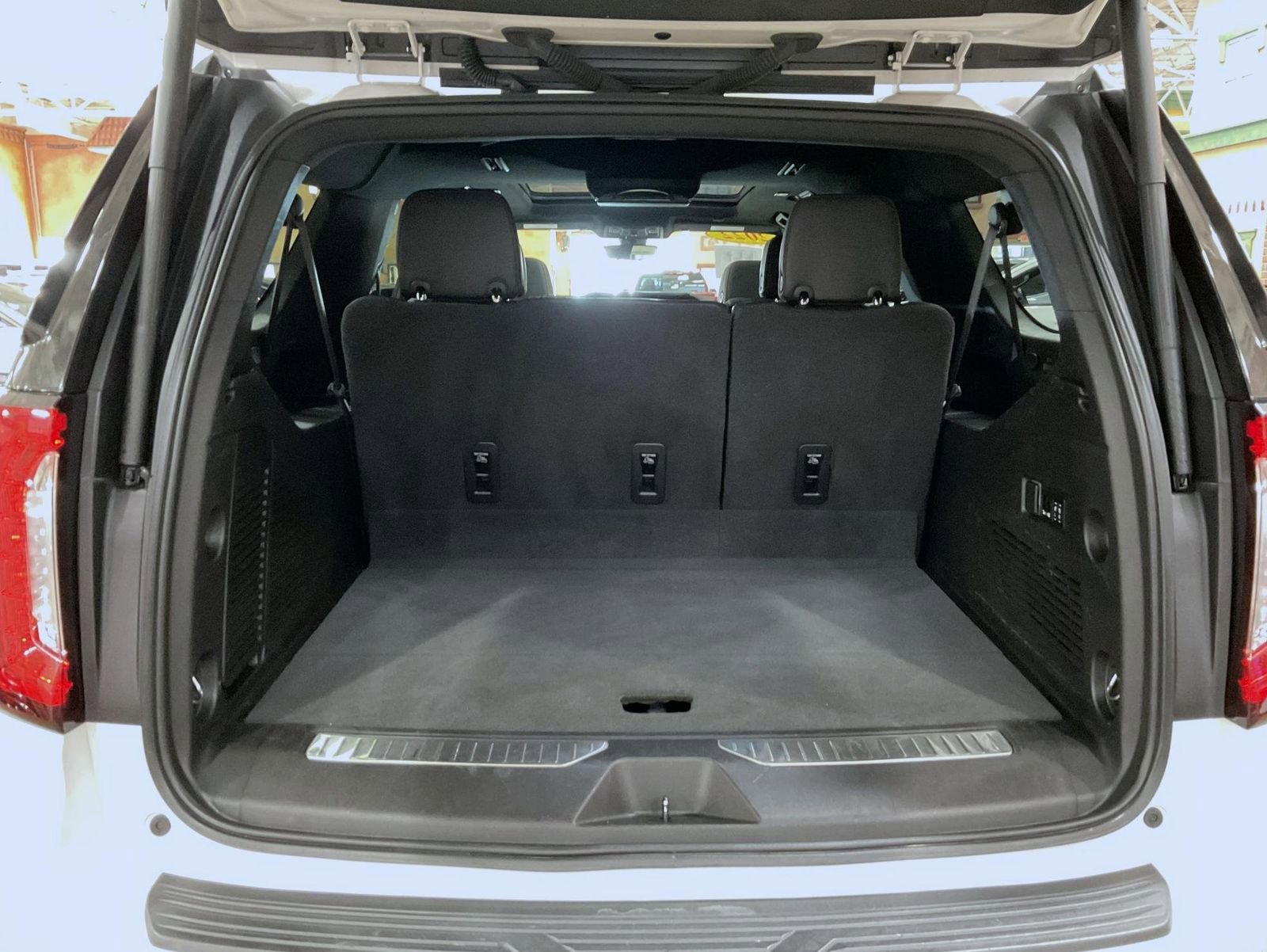 Used 2022 GMC Yukon XL AT4 image 23