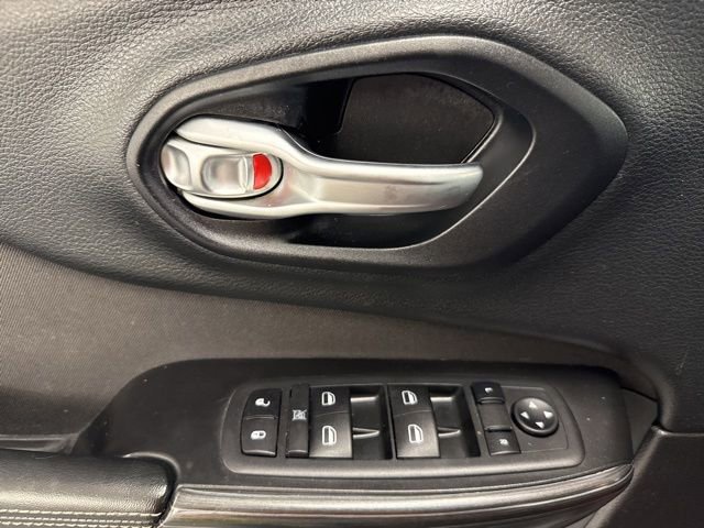 Used 2015 Jeep Cherokee Sport image 28