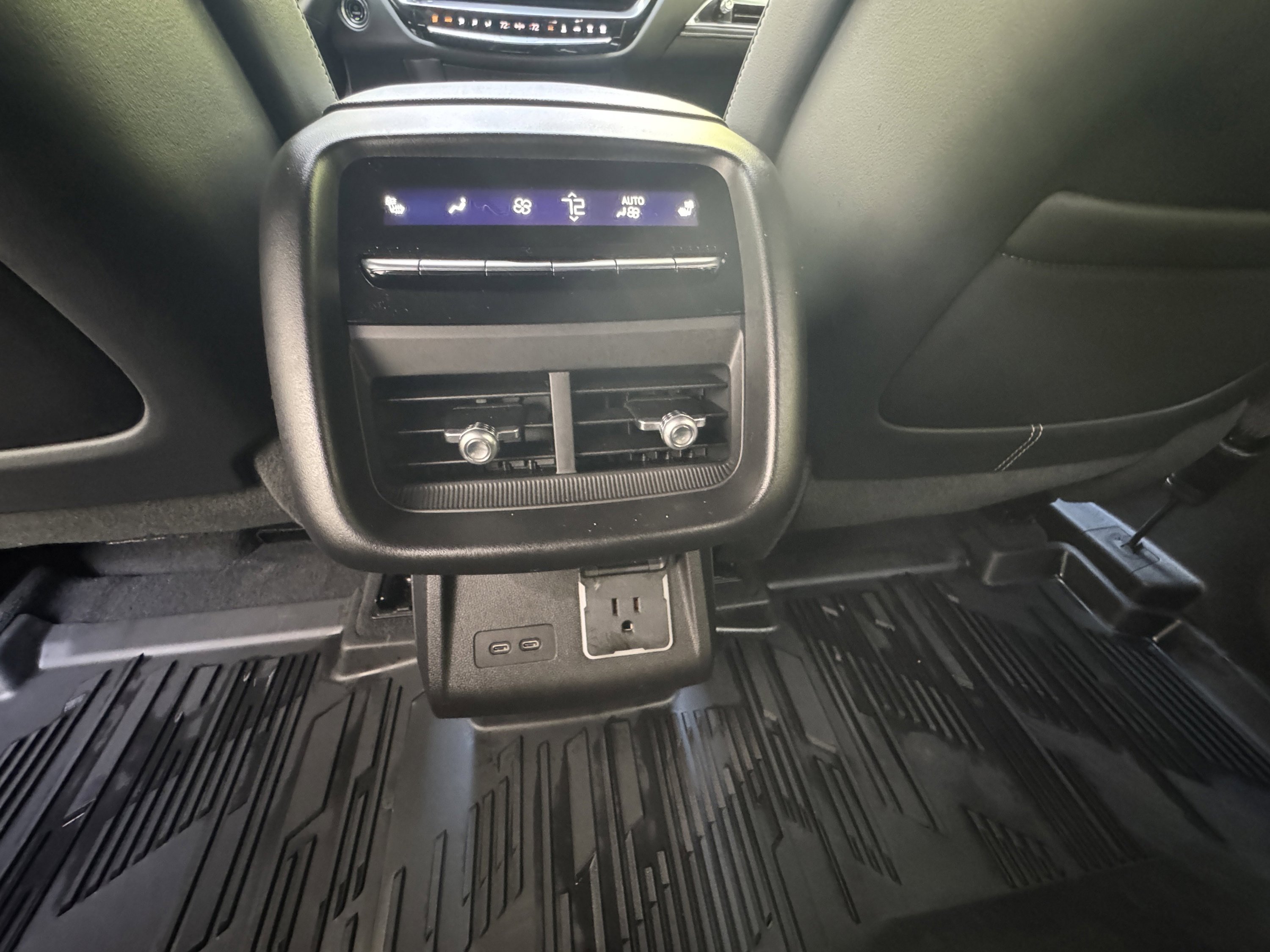 Used 2024 Cadillac Lyriq Luxury w/ LPO, Floor Liner Package image 27