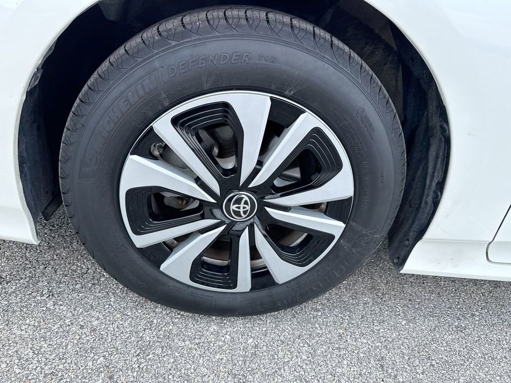 Certified 2018 Toyota Prius Prime Premium FWD image 18