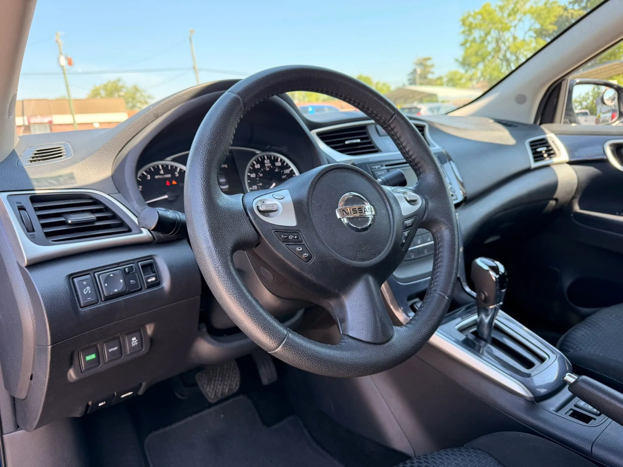 Used 2016 Nissan Sentra SR FWD image 11