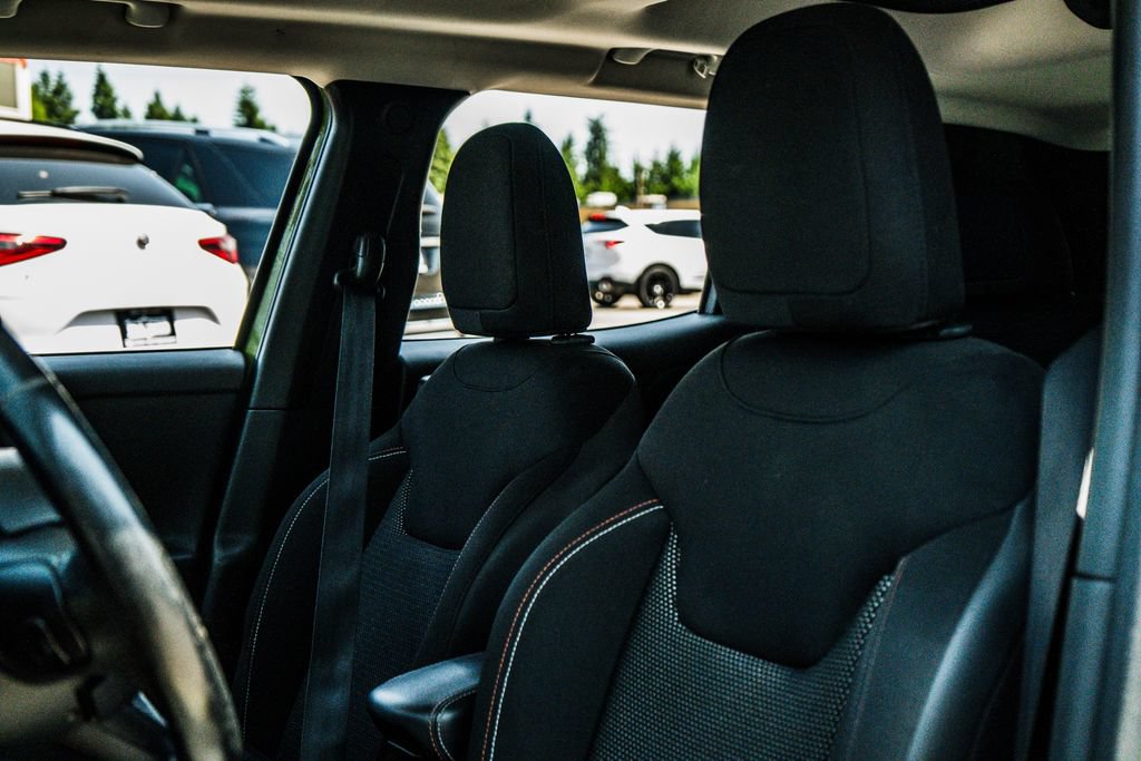 Used 2016 Jeep Renegade 75th Anniversary AWD/4WD image 23
