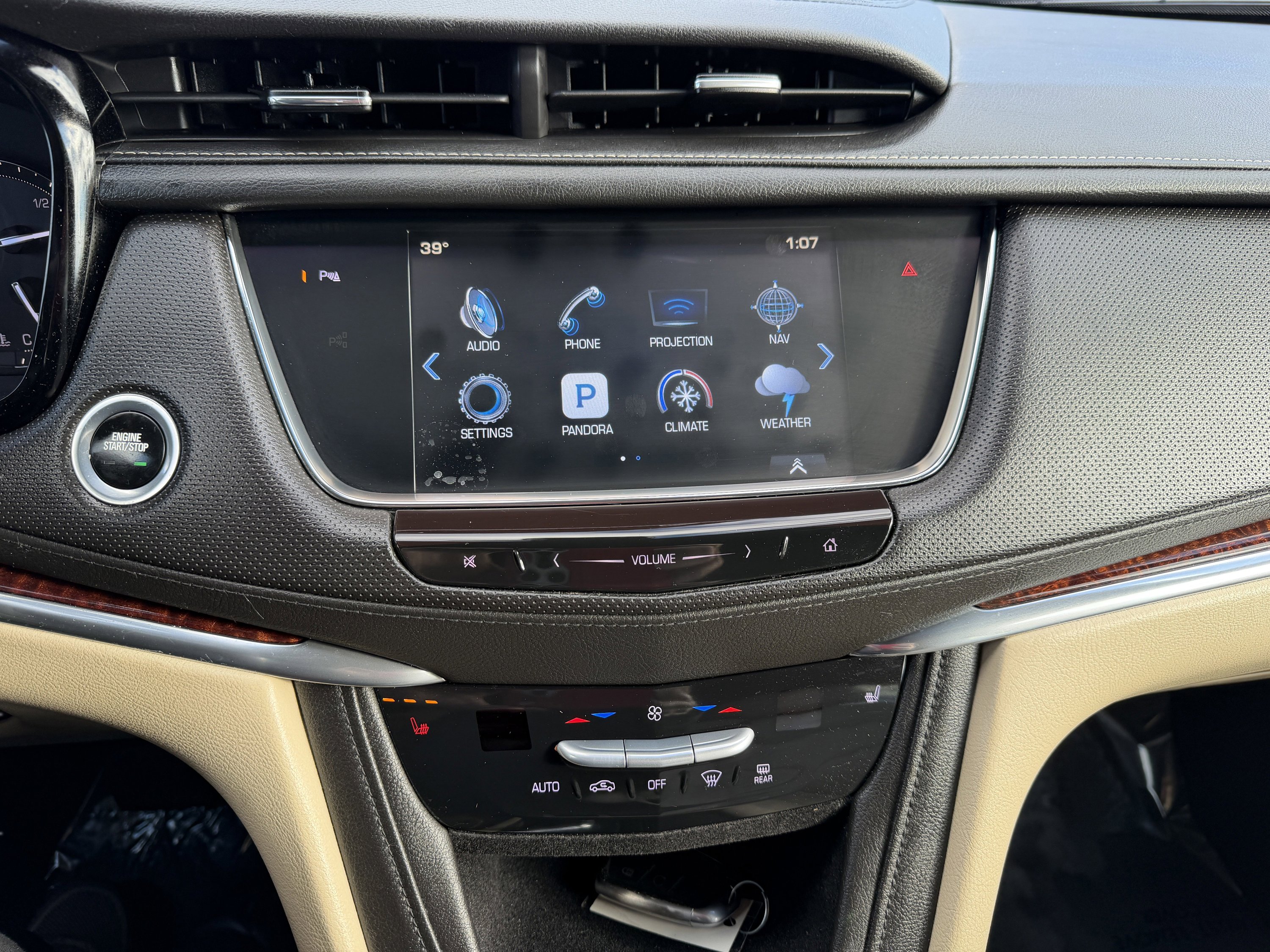 Used 2017 Cadillac XT5 Luxury w/ Driver Awareness Package image 20