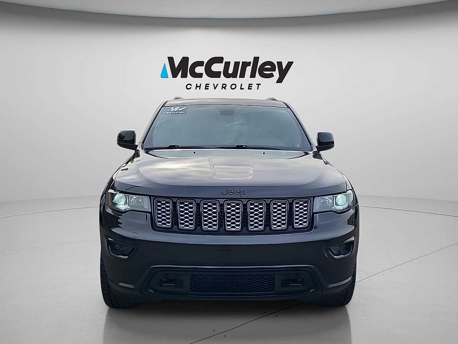 Used 2019 Jeep Grand Cherokee Altitude AWD/4WD image 2