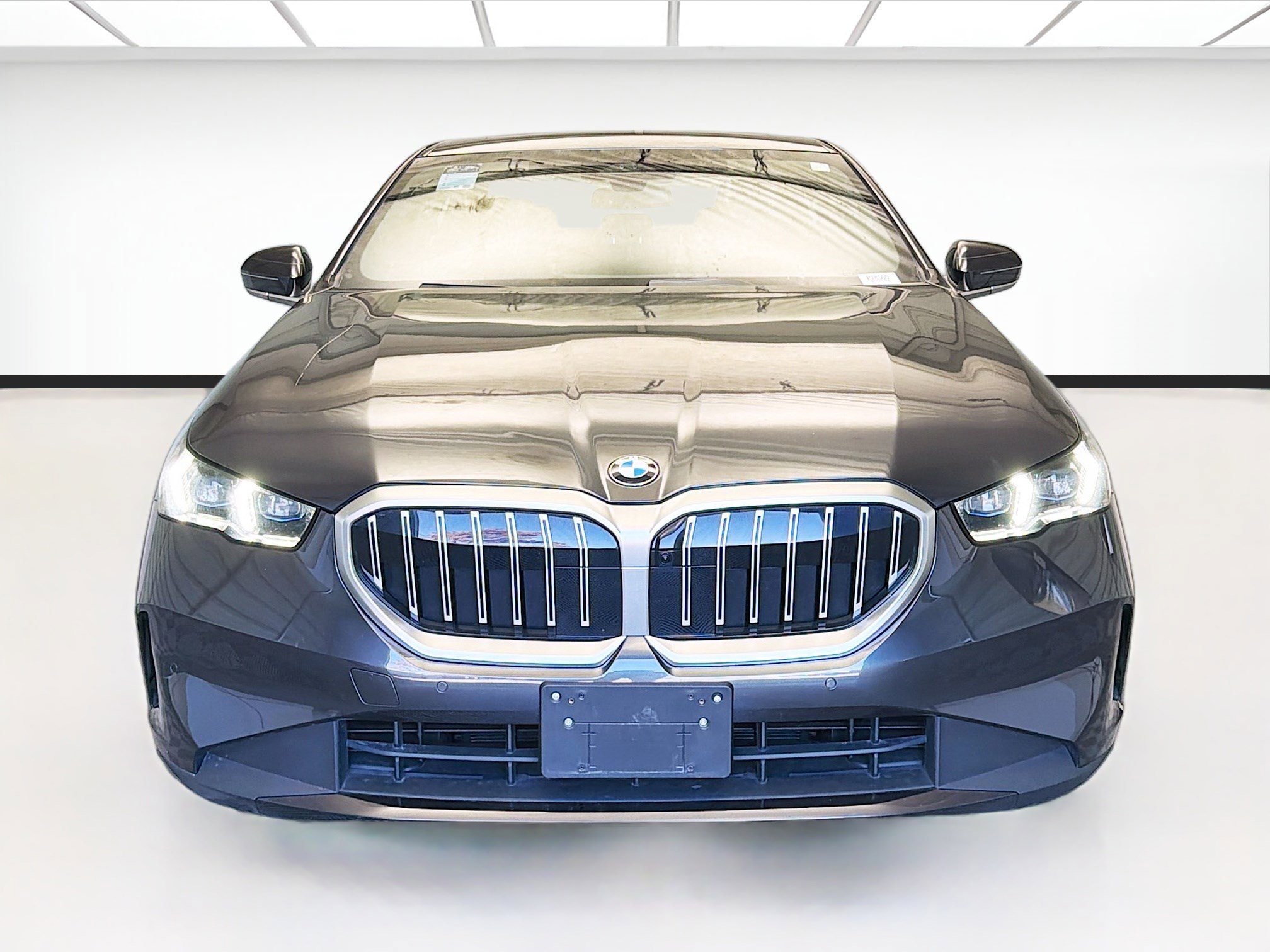 Used 2024 BMW 530i w/ Premium Package image 2