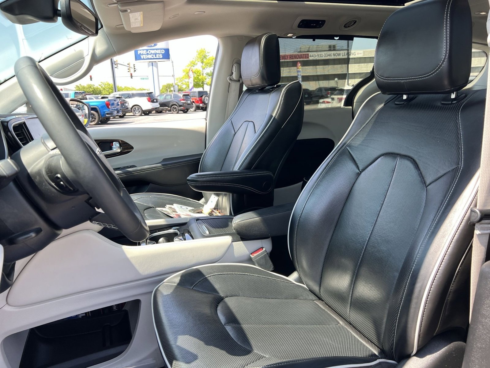 Used 2022 Chrysler Pacifica Limited AWD/4WD image 21