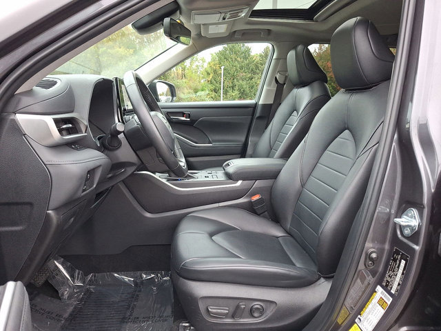 Used 2024 Toyota Highlander XLE image 13