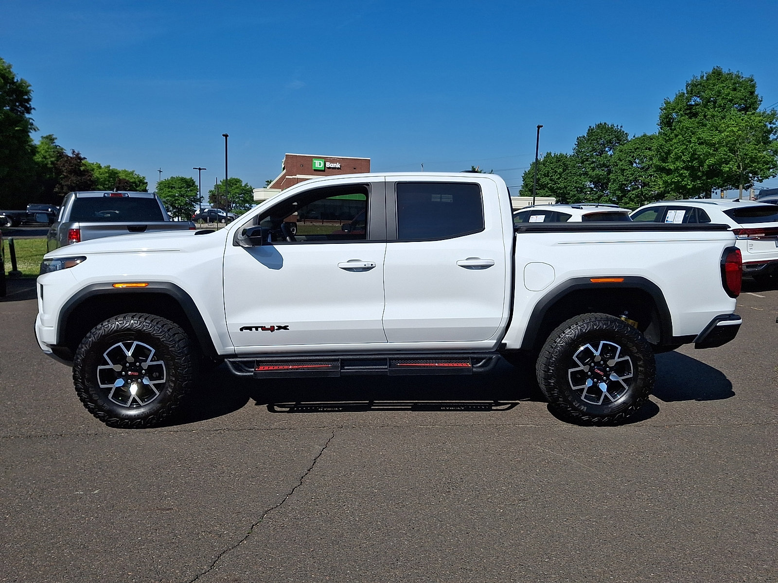 Used 2024 GMC Canyon AT4X AWD/4WD image 7