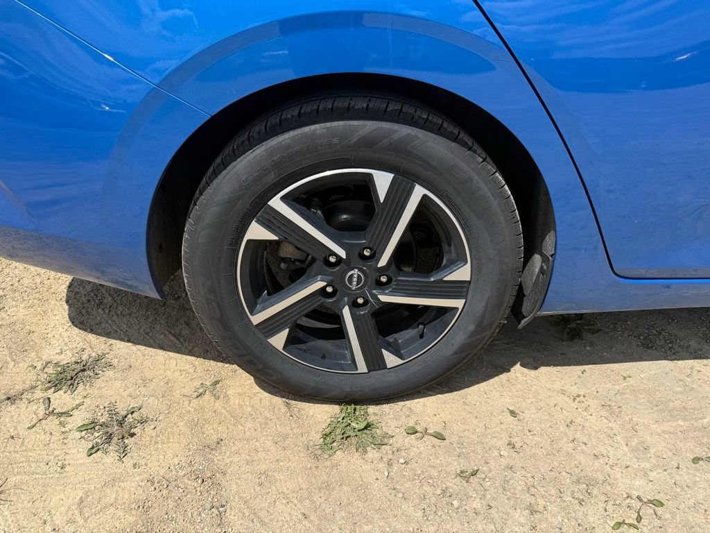 Used 2025 Nissan Sentra SV FWD image 14