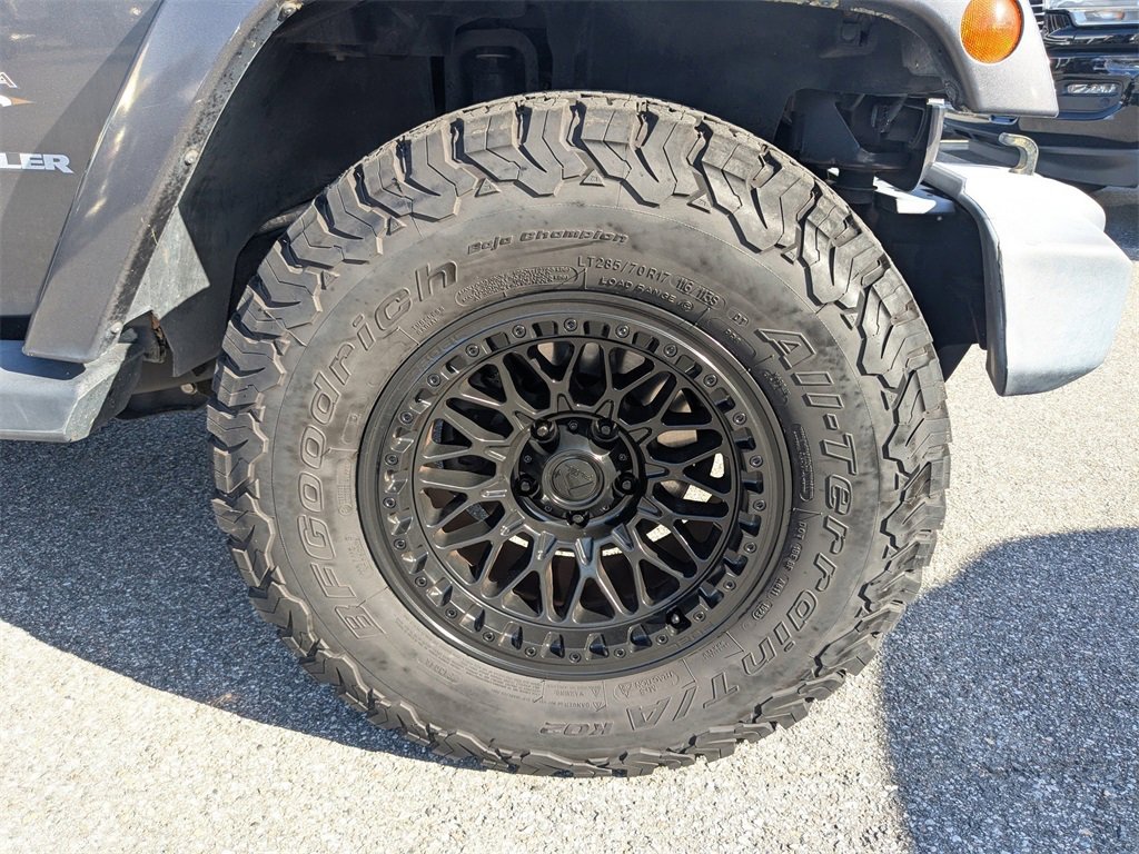 Used 2016 Jeep Wrangler Sahara w/ Connectivity Group image 11