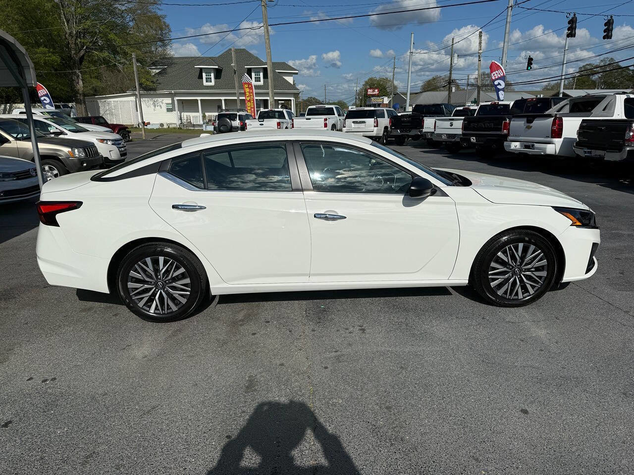 Used 2025 Nissan Altima 2.5 SV image 3