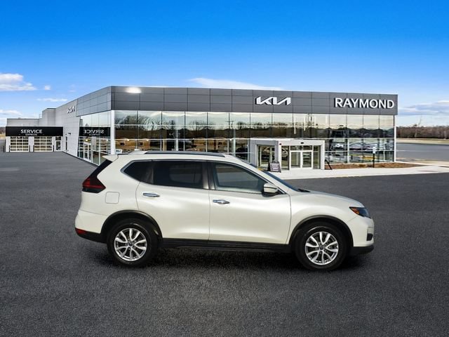Used 2019 Nissan Rogue SV FWD image 2