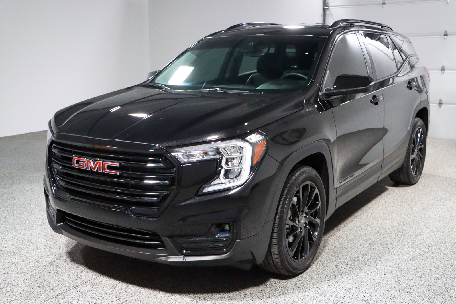 Used 2023 GMC Terrain SLT w/ Elevation Edition image 31