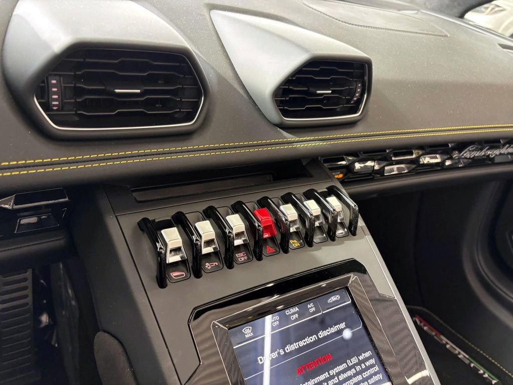 Used 2024 Lamborghini Huracan EVO image 40