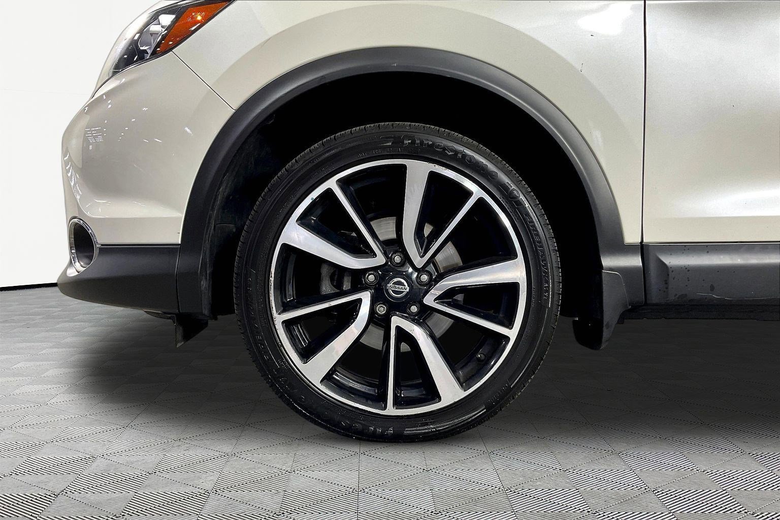 Certified 2018 Nissan Rogue Sport SL w/ SL Premium Package AWD/4WD image 34