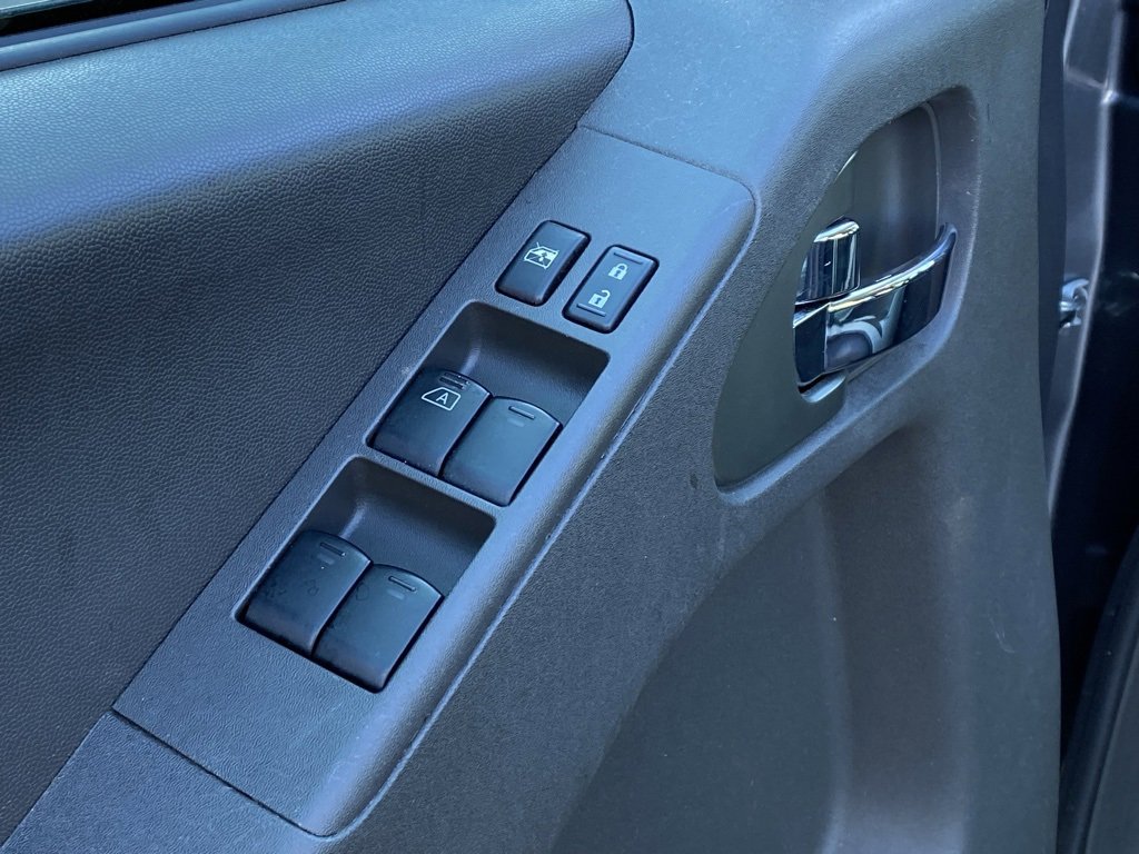 Used 2019 Nissan Frontier PRO-4X image 11
