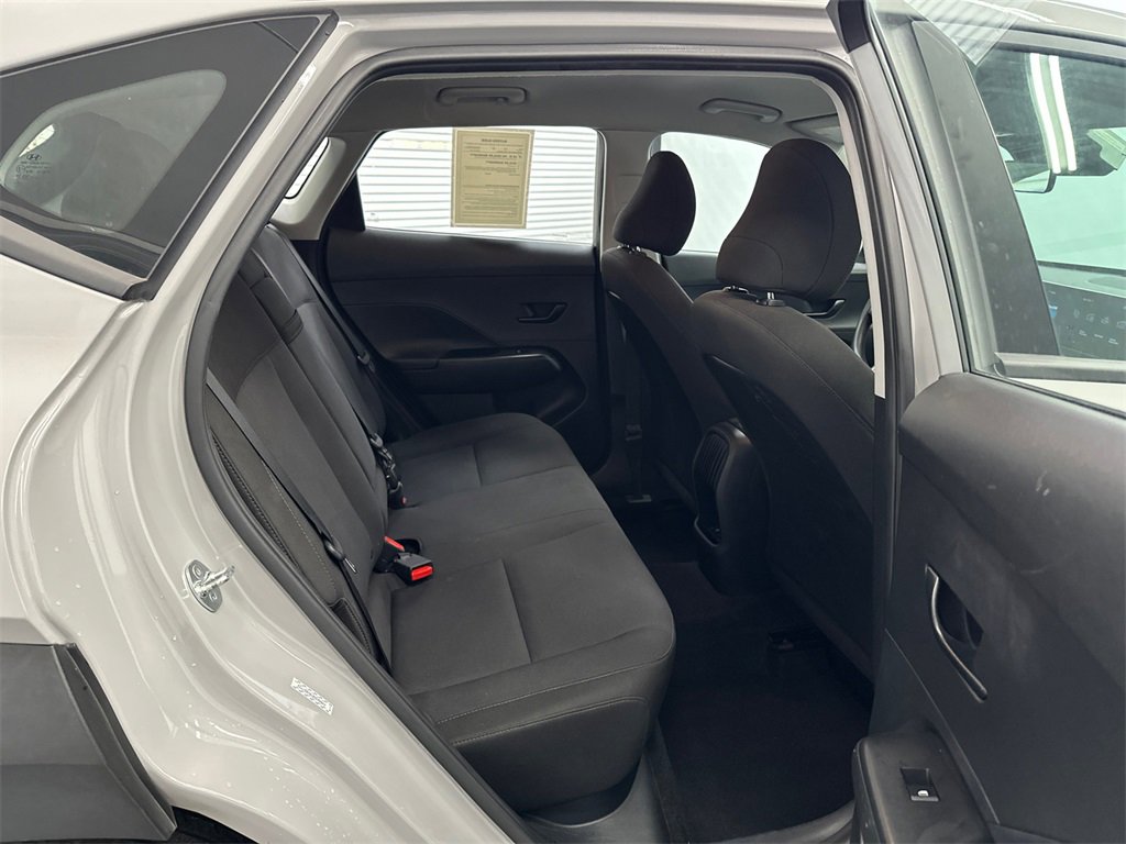 Used 2024 Hyundai Kona SE image 15