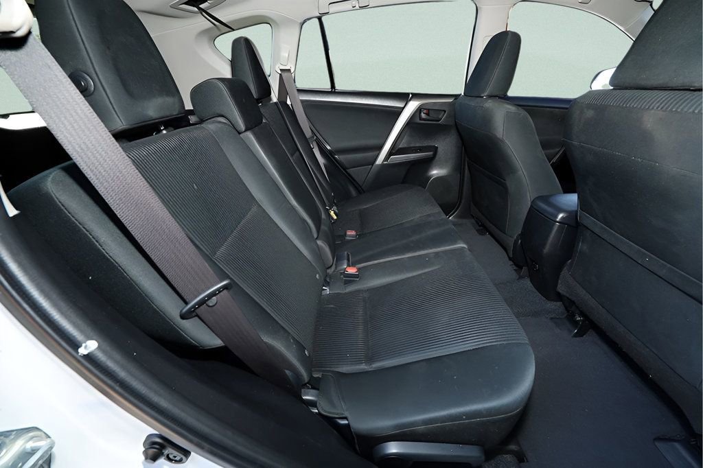 Used 2018 Toyota RAV4 LE image 13
