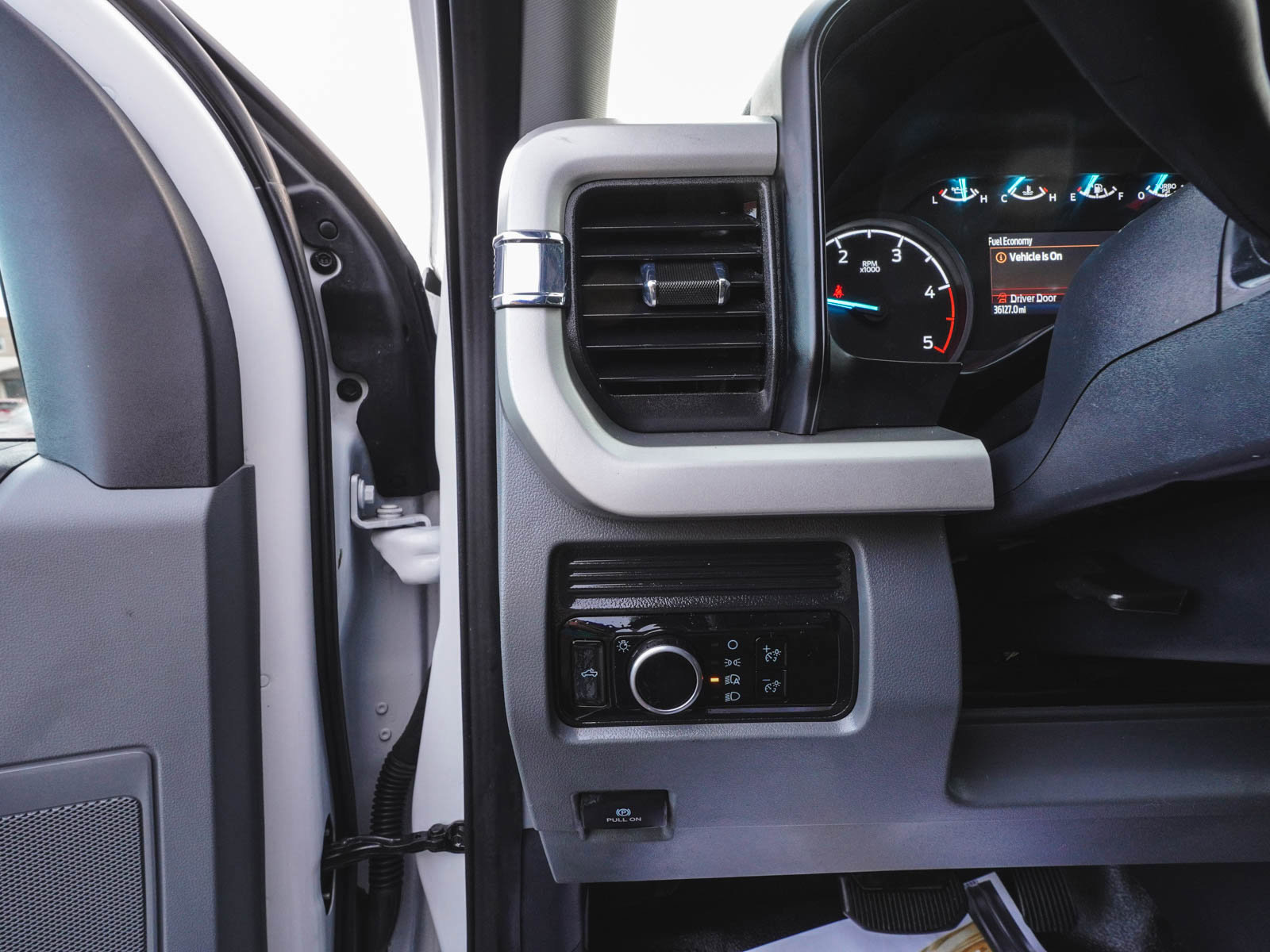 Used 2024 Ford F350 XL w/ Snow Plow/Camper Package image 30