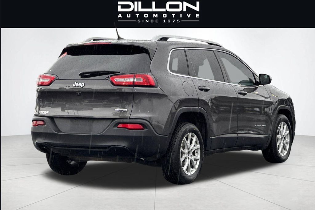 Used 2017 Jeep Cherokee Latitude FWD image 4