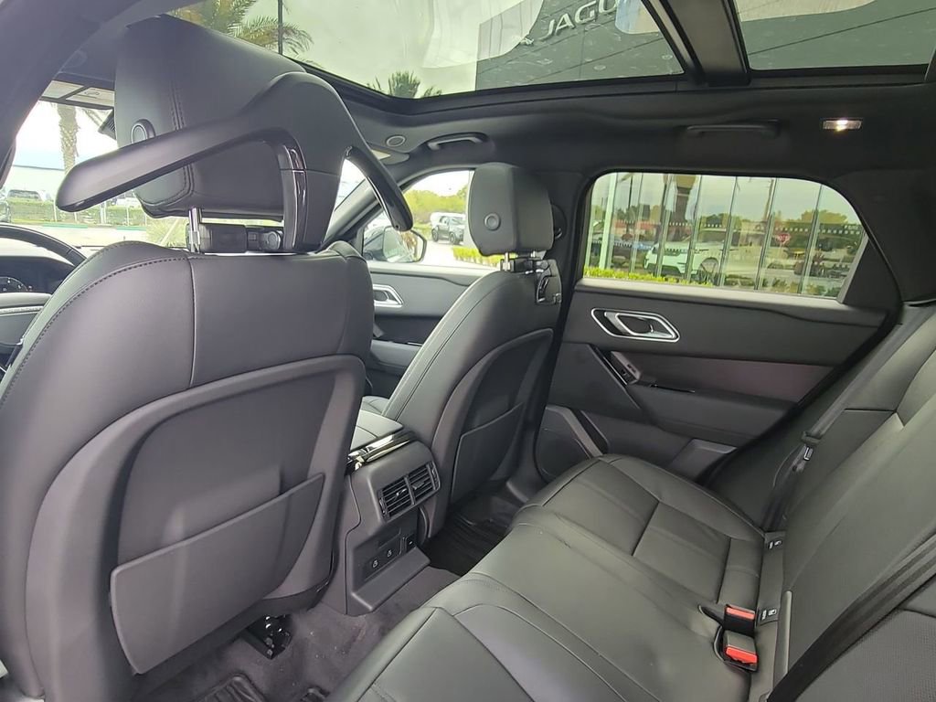 New 2026 Land Rover Range Rover Velar Dynamic SE AWD/4WD image 17