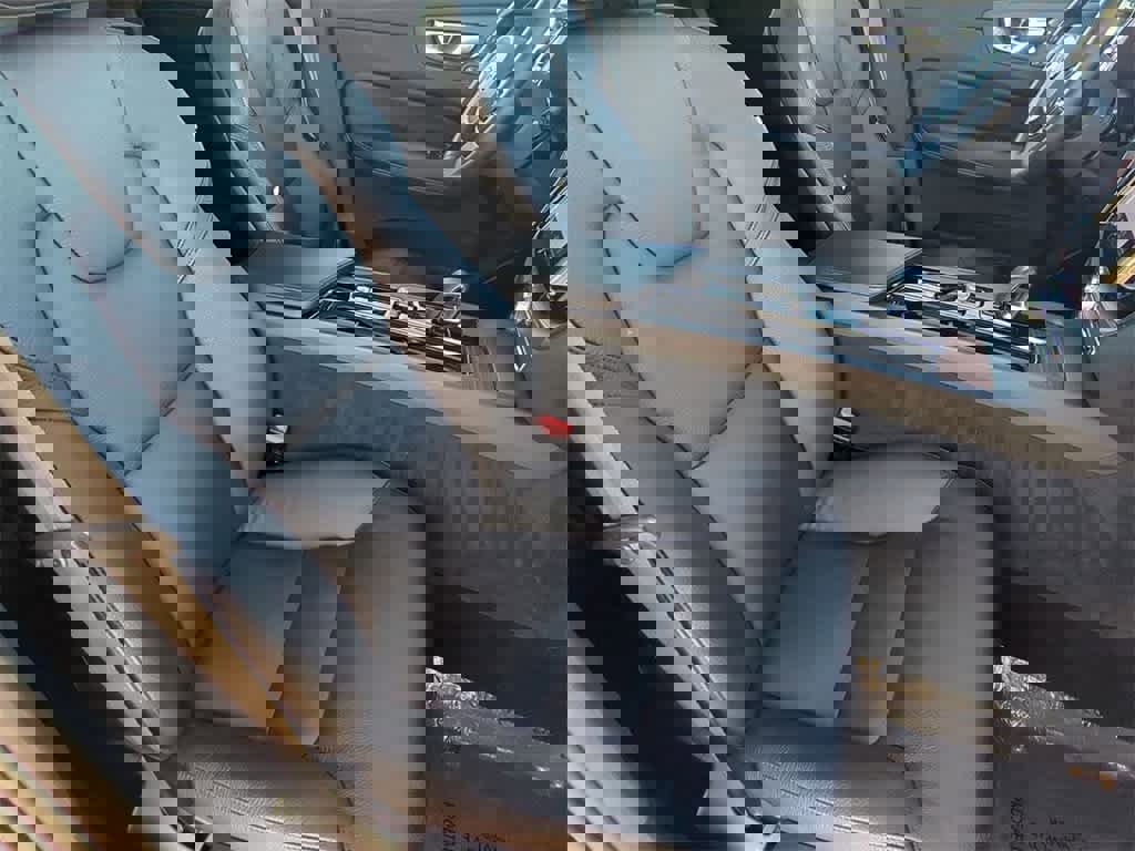 Used 2024 Volvo XC60 B5 Plus w/ Protection Package Premier image 22