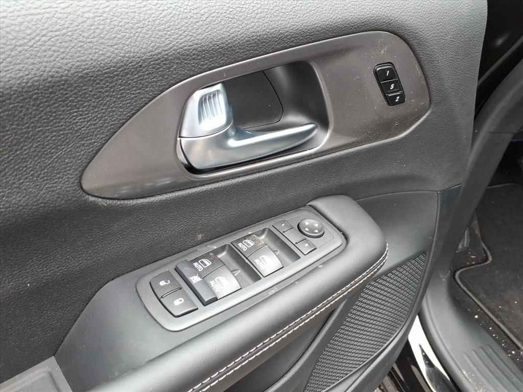 New 2026 Chrysler Pacifica Select image 11