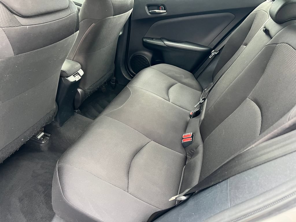 Used 2022 Toyota Prius L Eco FWD image 11