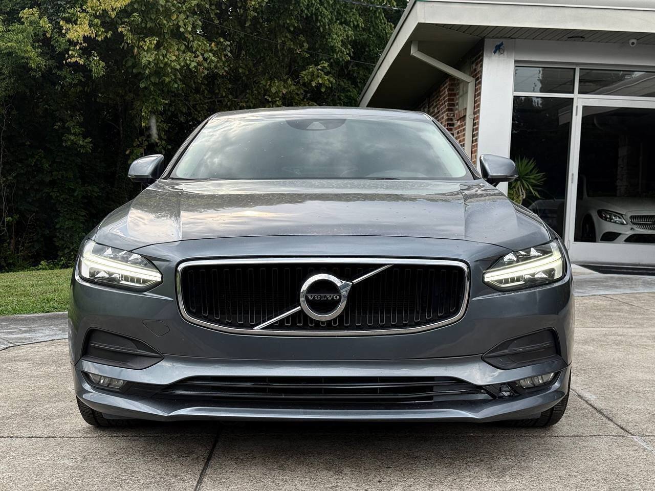 Used 2018 Volvo S90 T5 Momentum FWD image 3