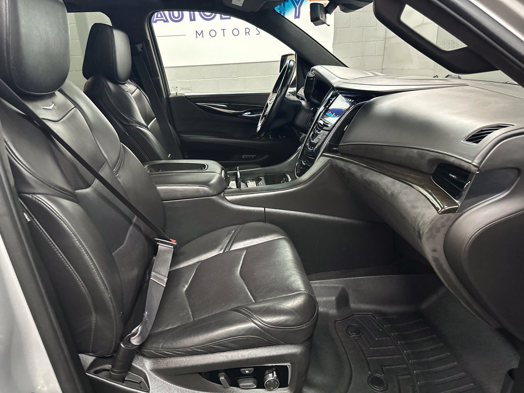 Used 2017 Cadillac Escalade ESV Platinum AWD/4WD image 19