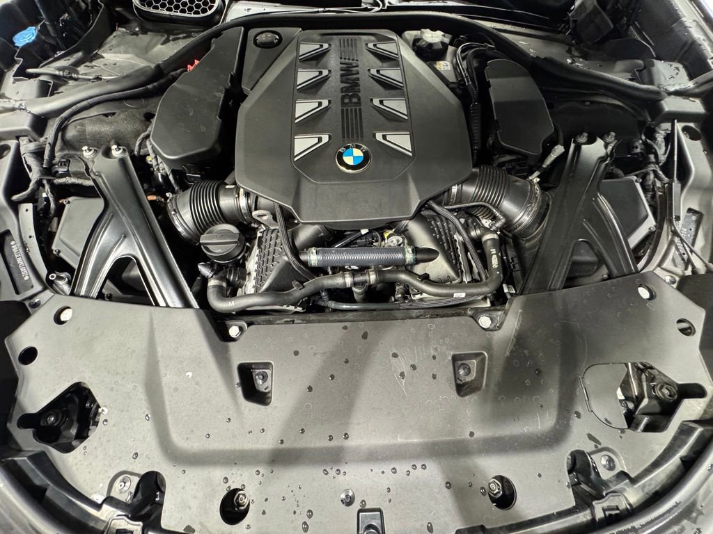 Used 2023 BMW 760i xDrive w/ Executive Package image 34