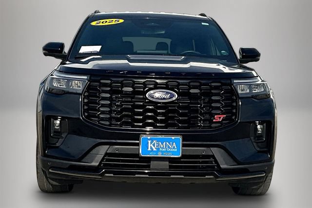 Used 2025 Ford Explorer ST AWD/4WD image 2