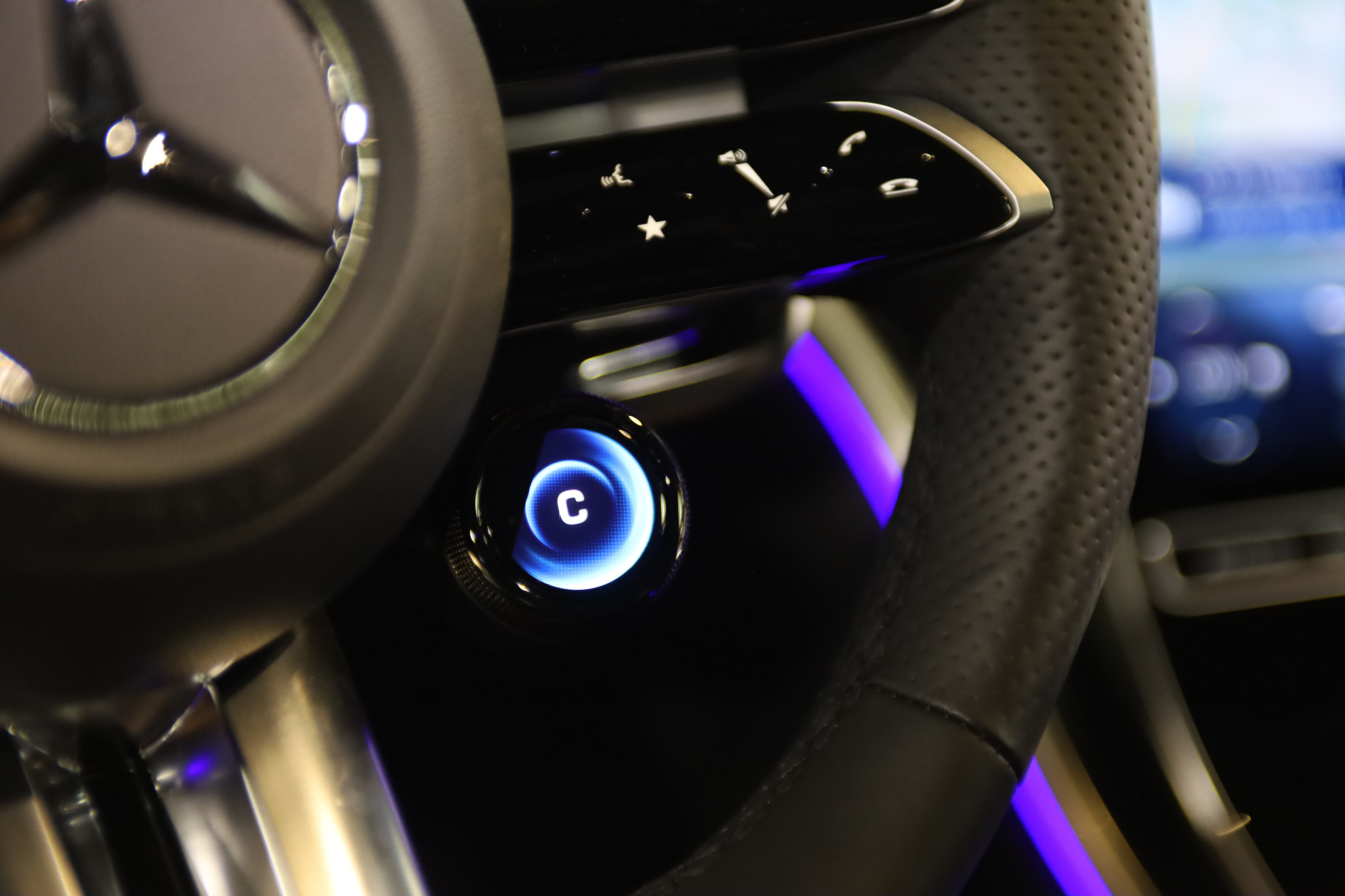 Used 2025 Mercedes-Benz GLC 63 AMG S w/ Driver Assistance Package image 25