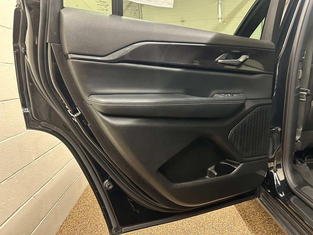 Used 2023 Jeep Grand Cherokee L Laredo AWD/4WD image 14