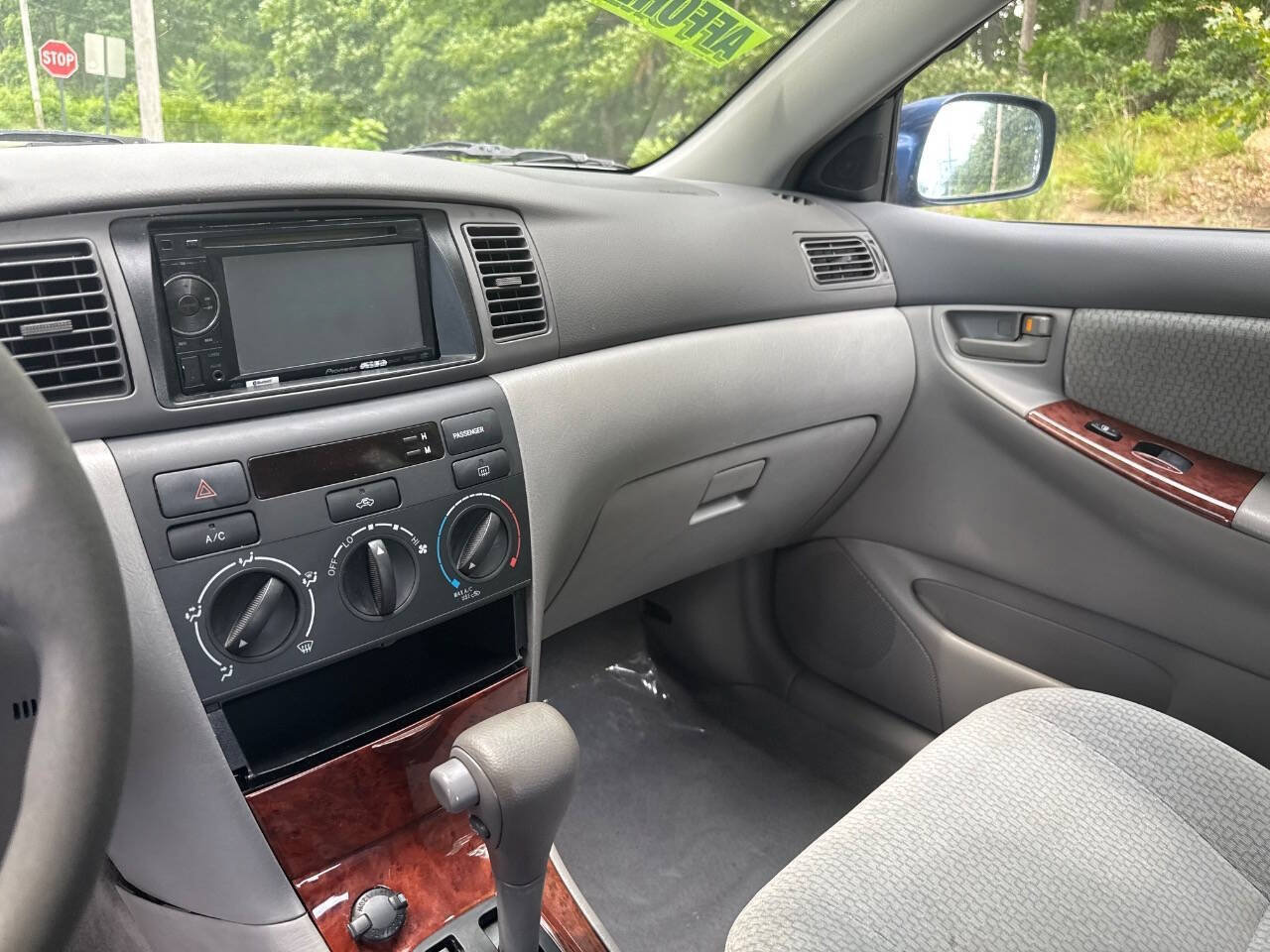 Used 2004 Toyota Corolla LE FWD image 12