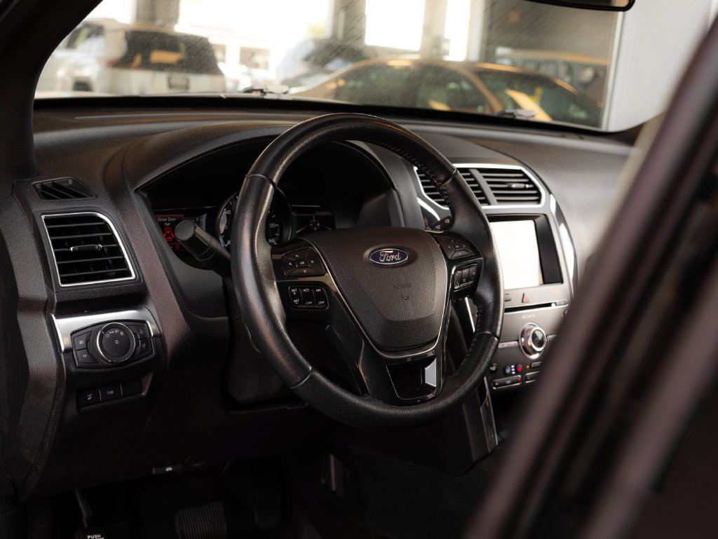 Used 2018 Ford Explorer Limited AWD/4WD image 14