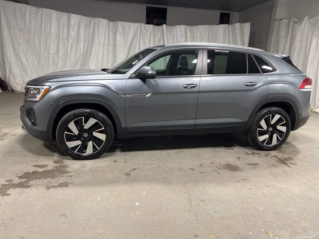 Used 2025 Volkswagen Atlas Cross Sport SE image 4