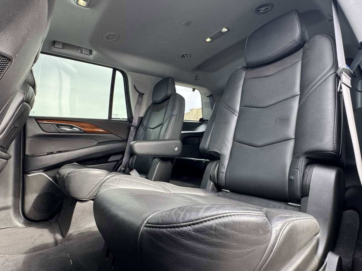 Used 2017 Cadillac Escalade Luxury AWD/4WD image 42