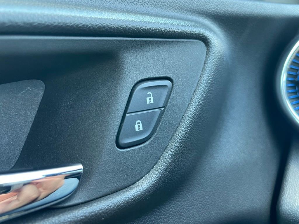 Used 2025 Chevrolet Trax LT FWD image 21