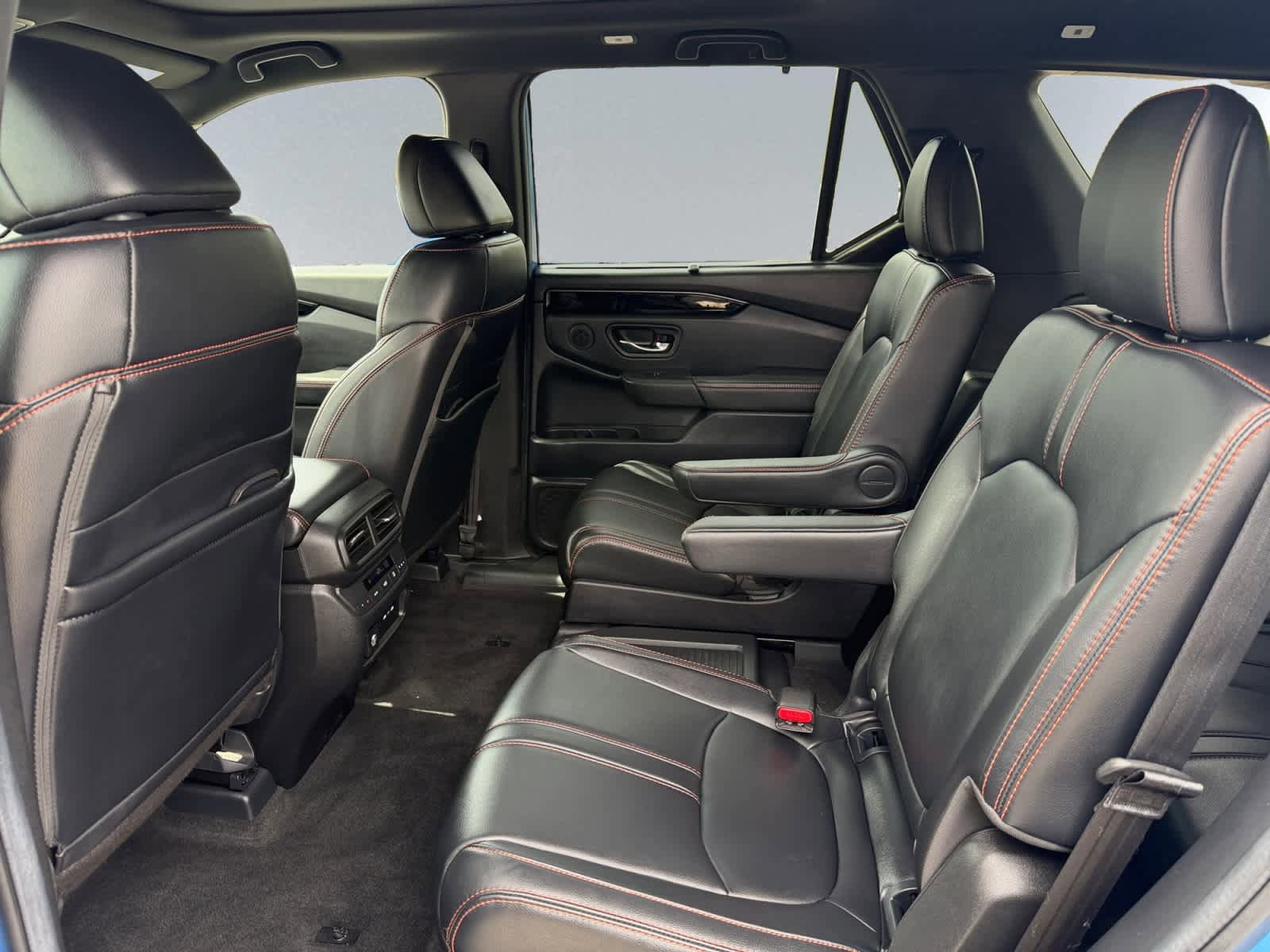 Used 2025 Honda Pilot TrailSport image 18