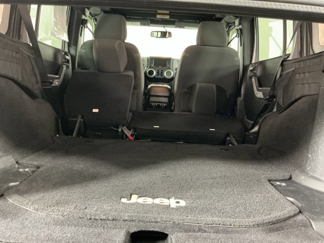 Used 2015 Jeep Wrangler Unlimited Rubicon w/ Connectivity Group AWD/4WD image 24