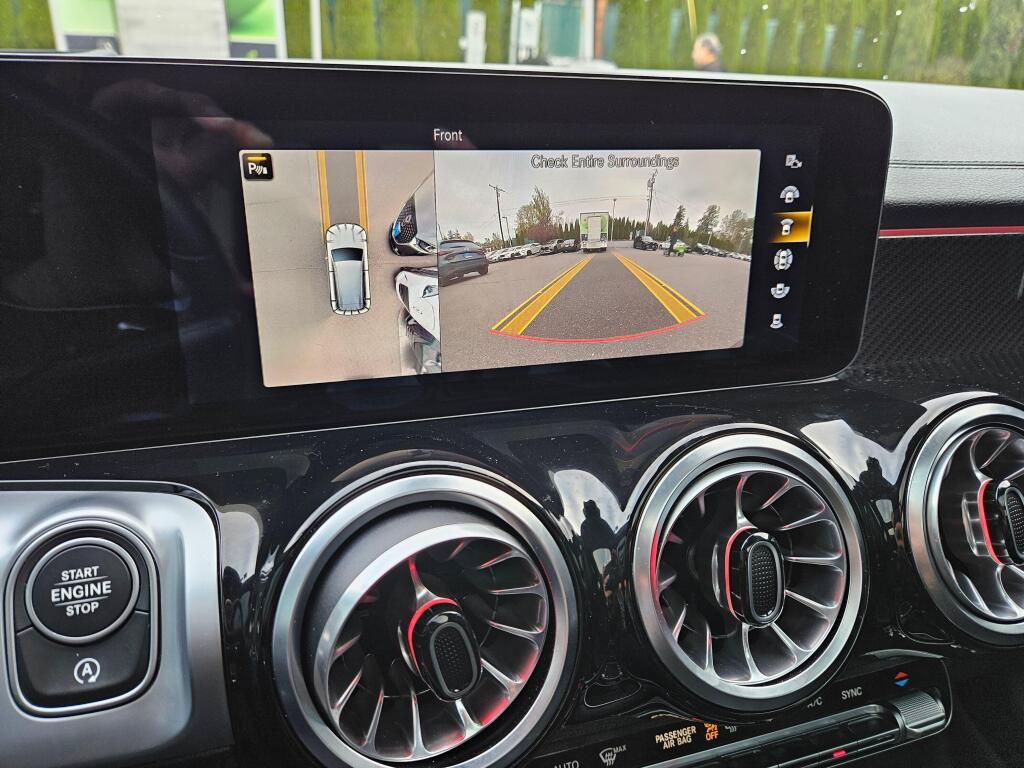 Used 2022 Mercedes-Benz GLB 35 AMG 4MATIC image 34