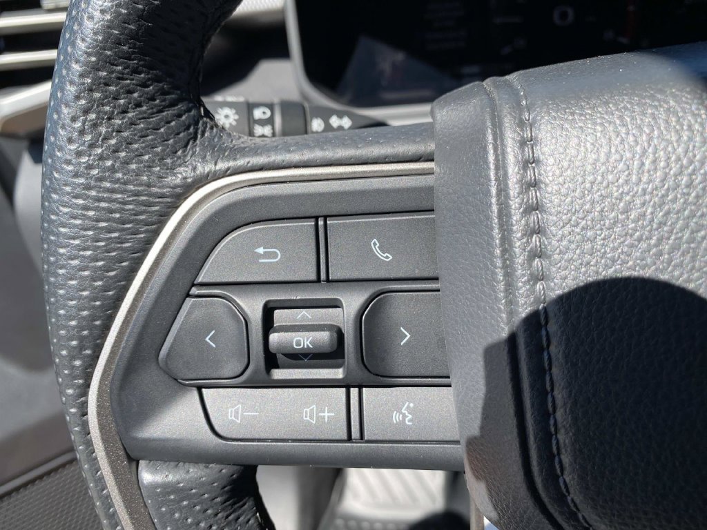 Used 2025 Toyota Tundra Limited AWD/4WD image 19