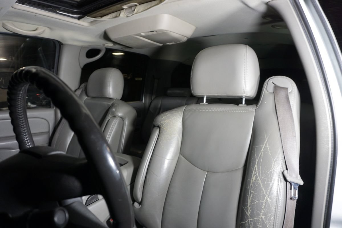 Used 2006 GMC Yukon XL SLT w/ SLT Preferred Equipment Group AWD/4WD image 10