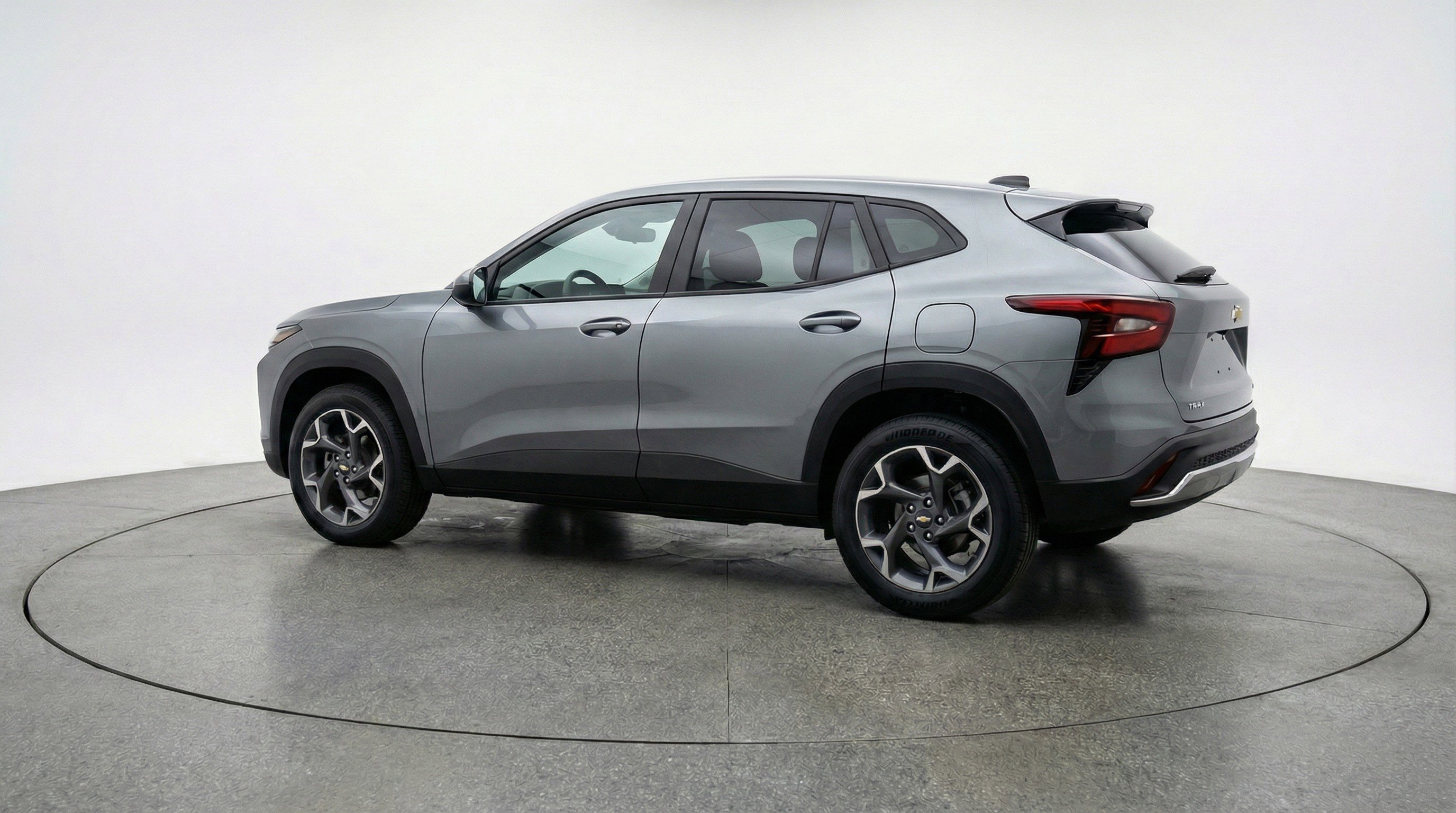 Used 2025 Chevrolet Trax LT FWD image 6