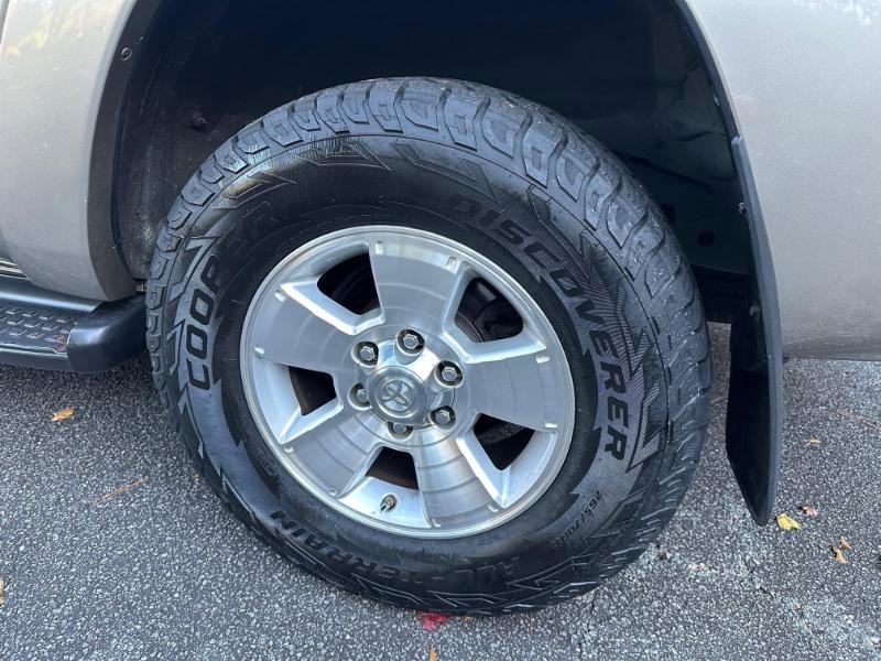 Used 2005 Toyota 4Runner Limited image 10