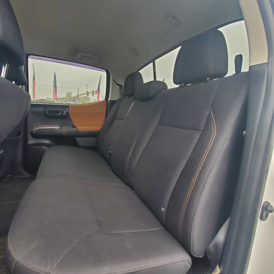 Used 2018 Toyota Tacoma SR5 image 14